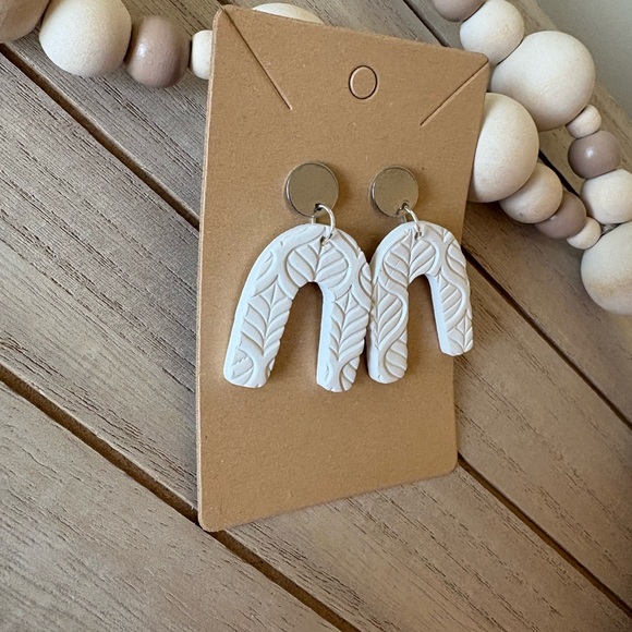 Handmade White Clay Dangle Earrings - Leaf Texture, Minimalist Arch Design - Picture 5 of 7